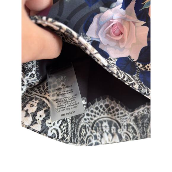 Johnny Was Bee Active Reversible Sports Bra Boho Chic XS NWT Floral - Picture 5 of 6